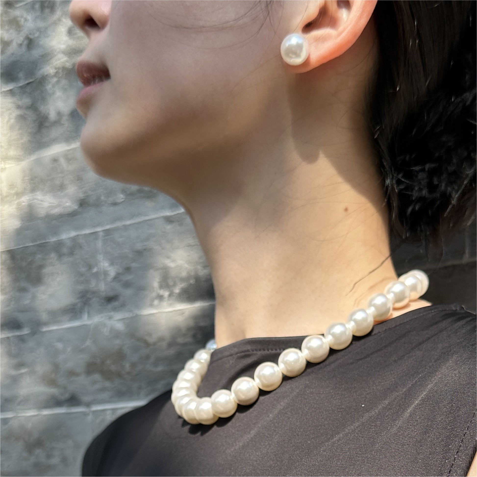 10mm White Shell Pearl Necklace and Earring Set on Model, Elegant Imitation Pearl Jewelry for Women, Bridal Wedding Accessory