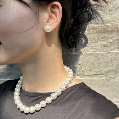 6mm White Shell Pearl Choker on Model, Elegant Imitation Pearl Necklace for Women