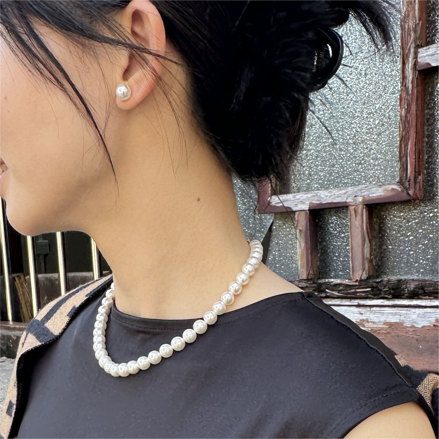 8mm White Shell Pearl Necklace and Stud Earrings Set on Model, Timeless Imitation Pearl Jewelry for Women, Bridal Accessory